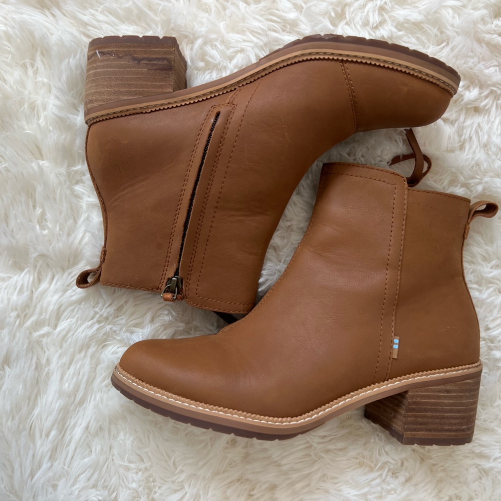 Toms boots size 9.5